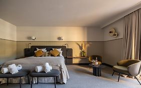 Chateau De Lastours, Hotel Spa Et Villas A Louer